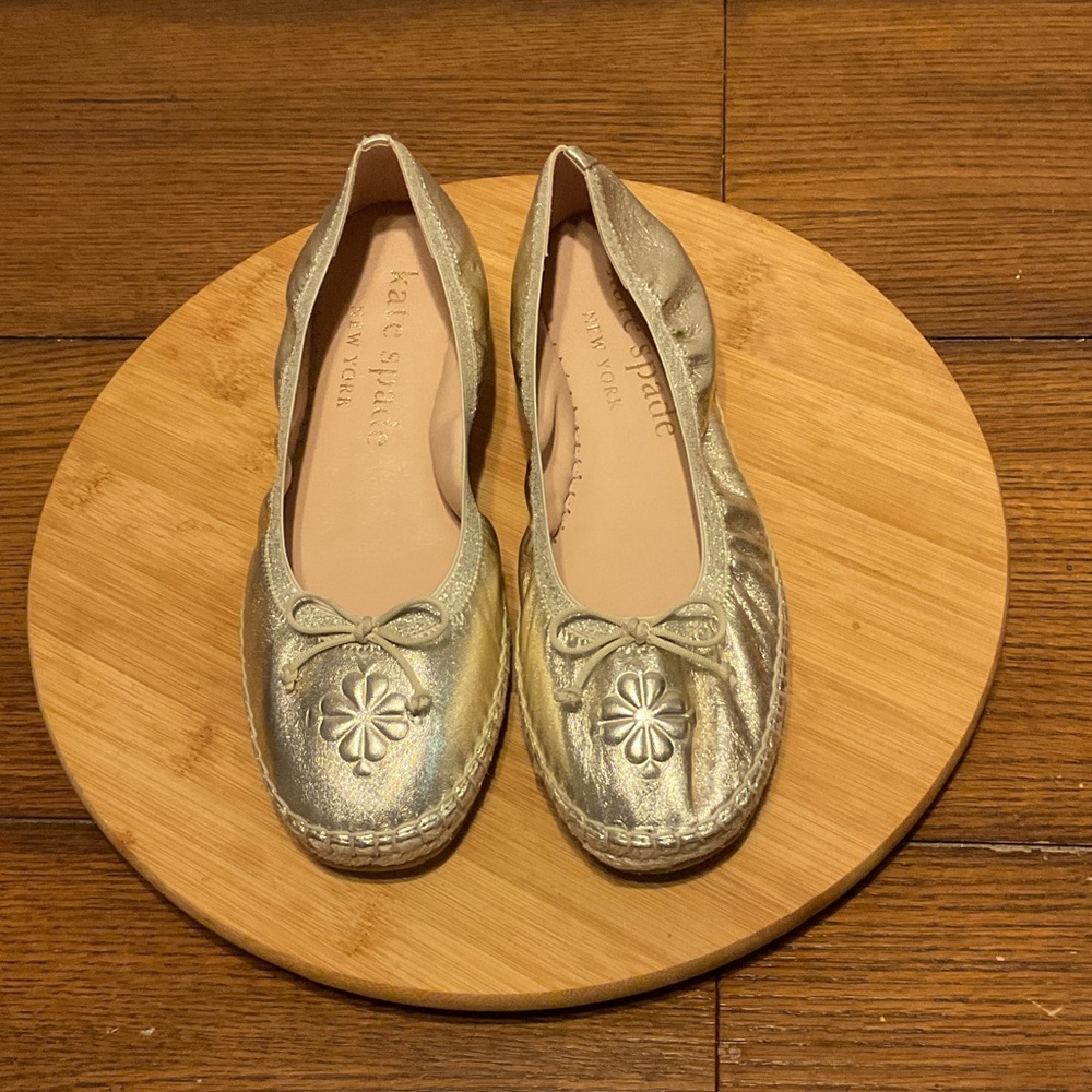 New without tags ladies gold Kate Spade flats size 9B